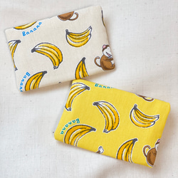 2色から選べる 裏地有り おさるとバナナのミニポケットティッシュケース 3枚目の画像