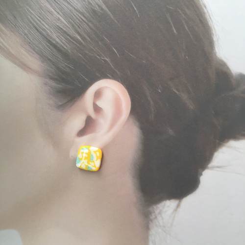 ナチュラルカラーのモードなイヤリング(ピアス変更可) ポリマー