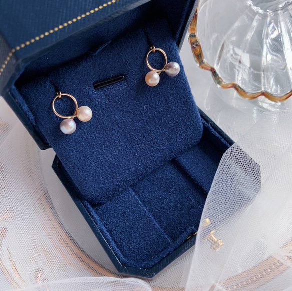 手作天然淡水珍珠灰色與香檳色撞色設計耳環 第5張的照片
