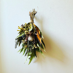 送料無料 深い森の針葉樹薫る落ち着いた雰囲気の蒼いクリスマスリース