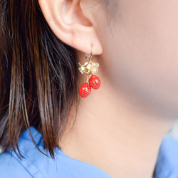 《Strawberry Garden》いちごモチーフのピアス/イヤリング 【現在レッドのみ在庫あり】 2枚目の画像