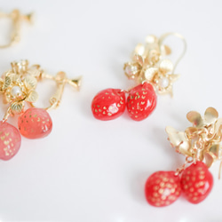 《Strawberry Garden》いちごモチーフのピアス/イヤリング 【現在レッドのみ在庫あり】 4枚目の画像