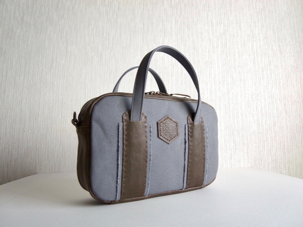本革使用　ミニボストン　グレー