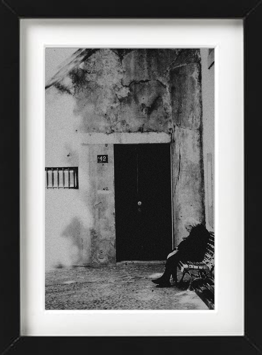 『老女』   A4サイズ　ウッドフレーム額装写真