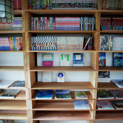 積み板の棚 /STACKED TIMBER SHELF 2枚目の画像