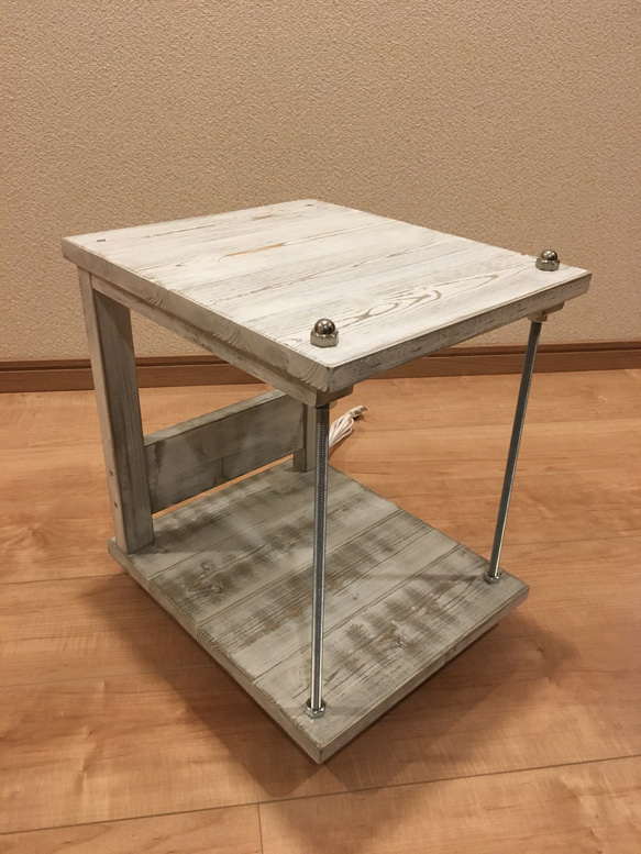 サイドテーブル ローテーブル シャビー 白 ホワイト オーダー コンセント付き 2枚目の画像