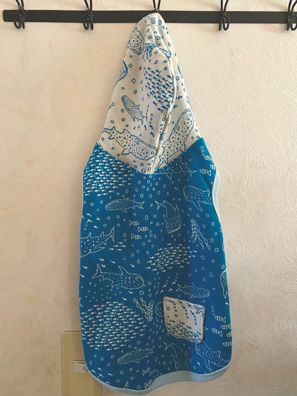 フード付きタンクトップFB-Lサイズ ジンベイザメ 1枚目の画像