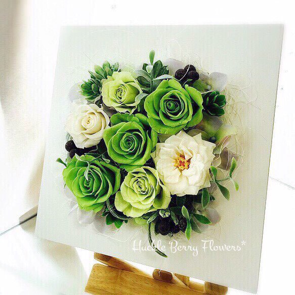 ピスタチオグリーンのスクエアアレンジ　(クリアケース付き)