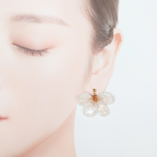 受注制作】Everpink Sakura. 本物のお花 桜の揺れる半月ブーケピアス 