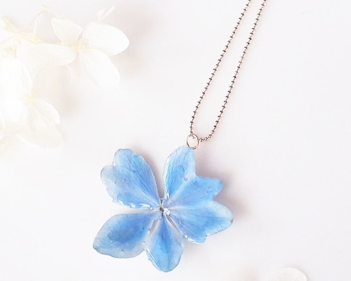 Blue. 本物のお花 八重咲き紫陽花「万華鏡」の押し花ネックレス