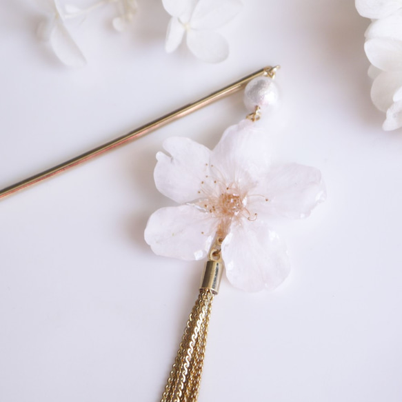 Everpink Sakura. 本物のお花　桜とコットンパールの揺れる風簪　チェーンタッセル　プリザーブドフラワー 4枚目の画像