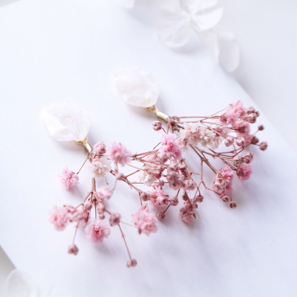 Everpink Sakura. 本物のお花　桜の花びらのピンクブーケ　スタッド揺れピアス　ソメイヨシノ　花束 1枚目の画像