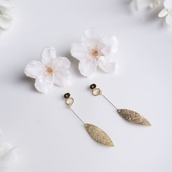 【受注製作】Everpink Sakura. 本物のお花　桜とゴールドリーフのバックキャッチピアス　プリザーブドフラワー 3枚目の画像
