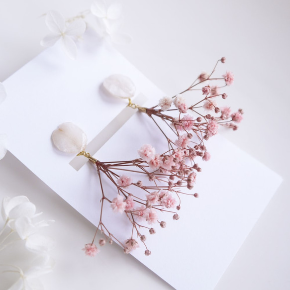 【受注制作】Everpink Sakura. 本物のお花　桜の花びらとかすみ草のピンクブーケイヤリング　ソメイヨシノ 2枚目の画像
