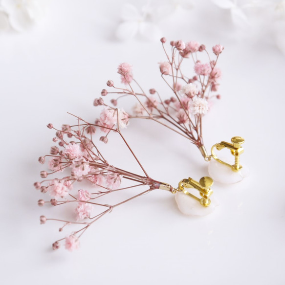 【受注制作】Everpink Sakura. 本物のお花　桜の花びらとかすみ草のピンクブーケイヤリング　ソメイヨシノ 3枚目の画像