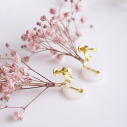 【受注制作】Everpink Sakura. 本物のお花　桜の花びらとかすみ草のピンクブーケイヤリング　ソメイヨシノ 4枚目の画像