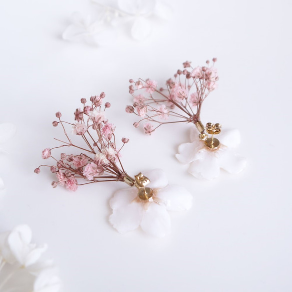 Everpink Sakura. 本物のお花　桜とかすみ草のピンクブーケ　スタッド揺れピアス　ソメイヨシノ　花束 3枚目の画像
