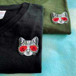 サングラス猫の刺繍ワッペン バックプリント VネックTシャツ♪ 2枚目の画像