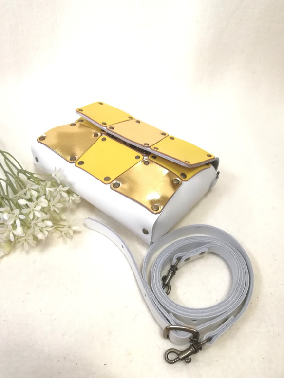 panelsac スマホショルダー2022　ゴールド　×　イエロー　 サイド：ホワイト 3枚目の画像