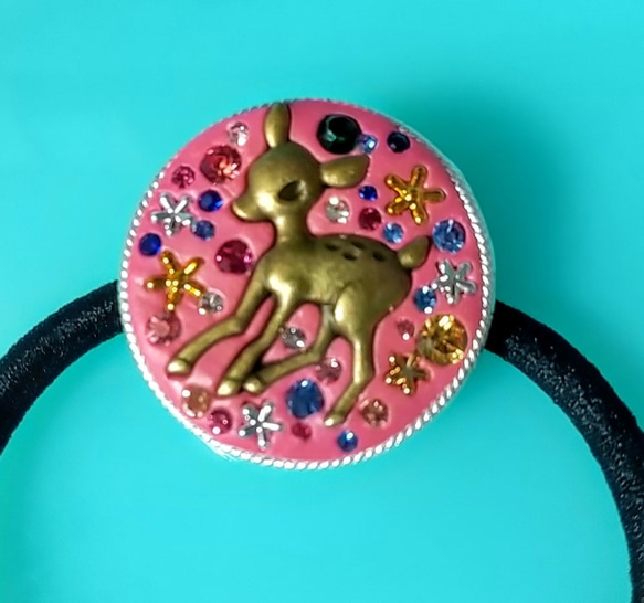 キラキラヘアゴム丸型バンビ(ピンク系)　Vカットラインストーン 鹿　ヘアゴム 2枚目の画像