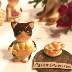 食いしん坊な仔猫パン：ハチワレ(クリームパン) 1枚目の画像