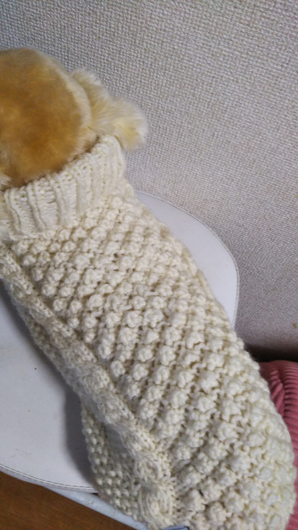 【犬用セーター】Ｍサイズトリニティステッチの素敵なニットです 1枚目の画像