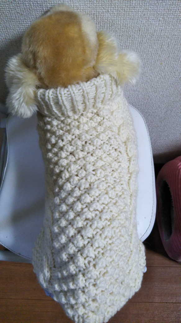 【犬用セーター】Ｍサイズトリニティステッチの素敵なニットです 2枚目の画像