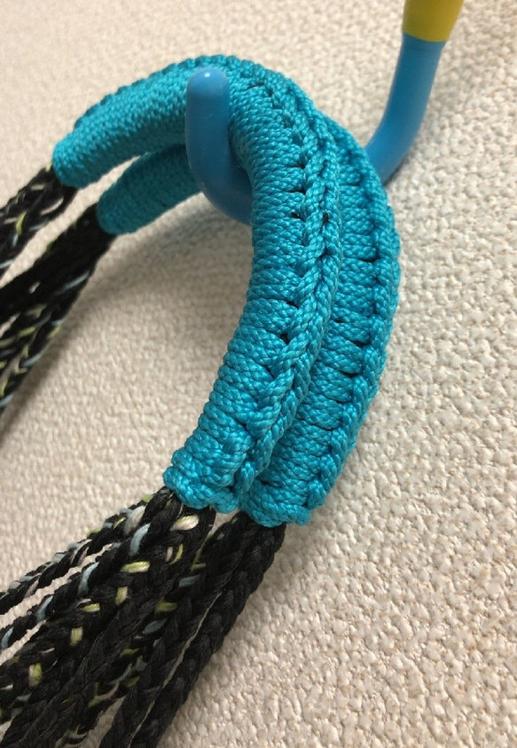 裂き織り　三つ編みトートバッグ（青系・フラットタイプ） 4枚目の画像