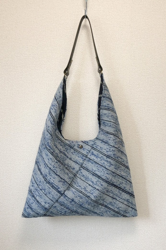 裂き織りハンドバッグ 木製ハンドル付き