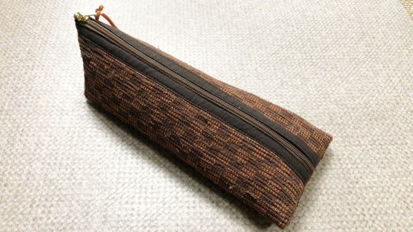 裂き織り　ペンケース（茶系・市松模様） 1枚目の画像