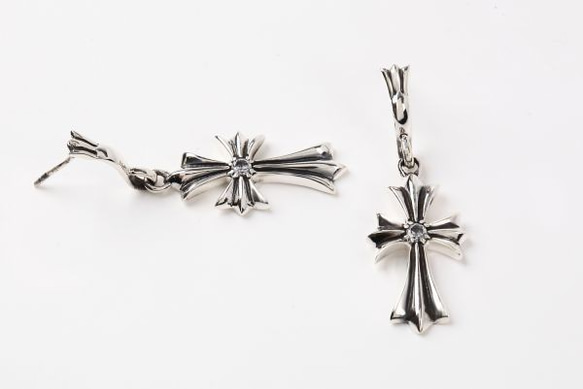 【Brilliant. J】シルバー silver 925 ピアス ゴシック クロス プラス 十字架 スタッド型 3枚目の画像