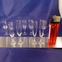 ミニチュアシャンパングラス　ペア　～親指サイズのミニチュアワイングラスシリーズ～ 2枚目の画像