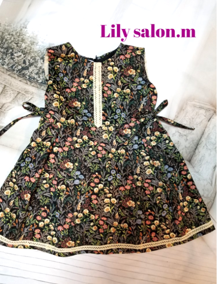 【一点物】花柄ウエストサイドリボン袖なしワンピース　ガーリー　レース　お出かけ　花一杯　黄色　オレンジ