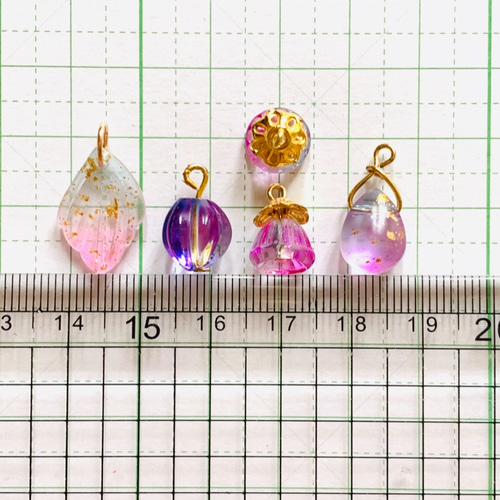 No.358 チェコガラスビーズのカン付チャーム 4ペア分 ピアス 