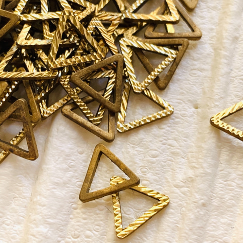 ▶︎トライアングルスイング/揺れるパーツ/ゴールド メタルパーツ