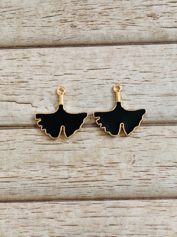 No.193 チェコビーズ 黒のグラデーションピアス ハンドメイド