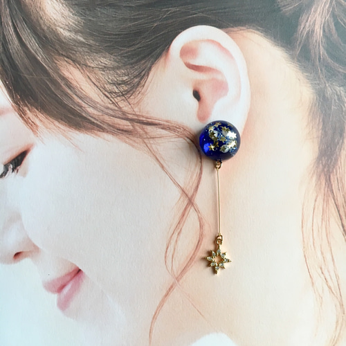 宇宙の煌めきピアス 月と星 レジンアクセサリー ピアス（その他） Nova 