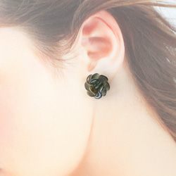 flower earrings (mysterious-blue) 3枚目の画像