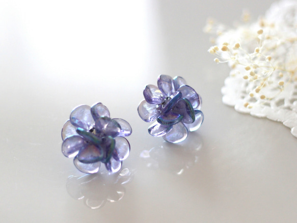 flower earrings (violet) 1枚目の画像