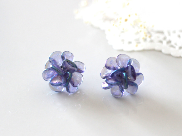 flower earrings (violet) 2枚目の画像