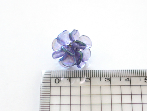 flower earrings (violet) 4枚目の画像