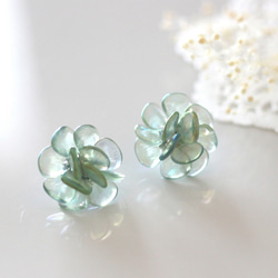 flower earrings (mint-green) 1枚目の画像
