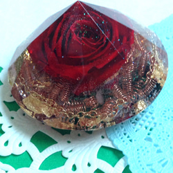 真紅の薔薇のダイヤモンドタイプ☆オルゴナイト 1枚目の画像