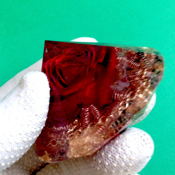 真紅の薔薇のダイヤモンドタイプ☆オルゴナイト 5枚目の画像