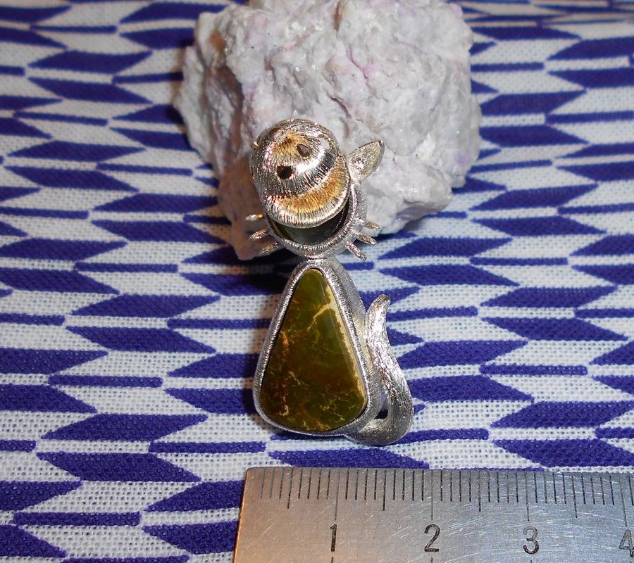 ターコイズ、キャッツアイ、モンスター猫モチーフペンダント