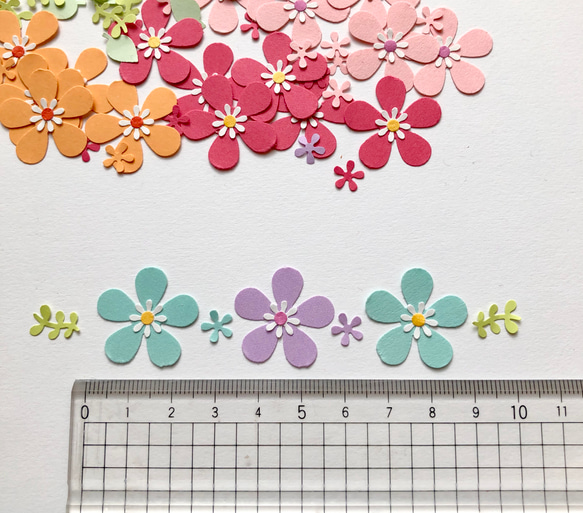 クラフトパンチのお花と葉っぱのセット〜カラフル 4枚目の画像