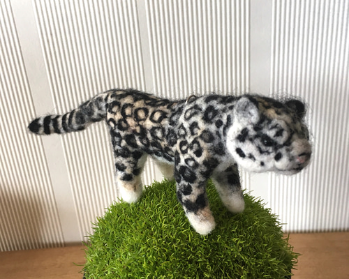 羊毛フェルト　ユキヒョウ リクエストいただいたユキヒョウ完成しました✨模様が大変過ぎて
