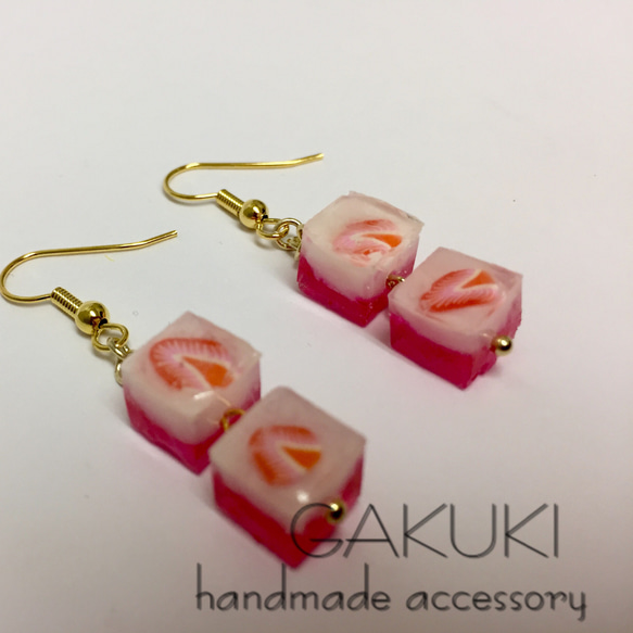 いちごミルクレジンピアス♡ ピアス（その他） GAKUKI 通販