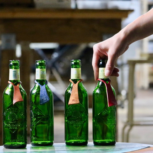 這是我的飲料。領帶式 PET 瓶標籤 <5 件（5 種顏色）出售，刻有首字母> 第4張的照片