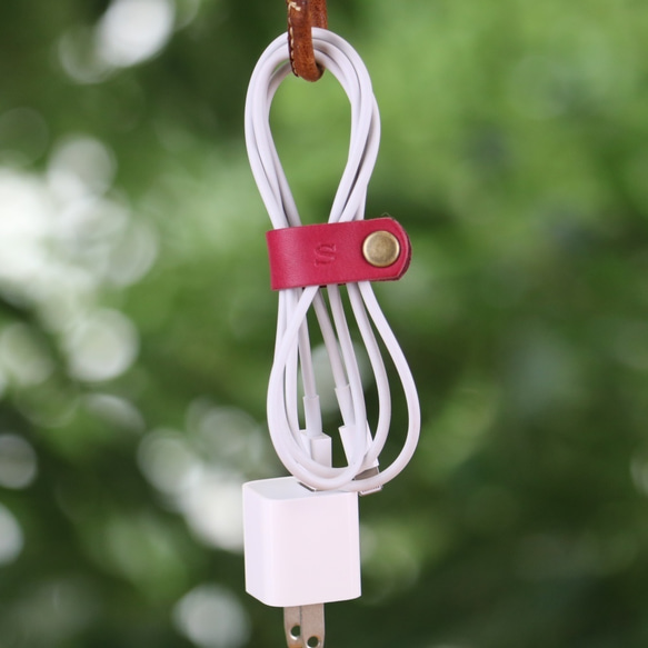 一組 3 個簡易電線固定器，可防止電線遺失（免費首字母雕刻） 第2張的照片